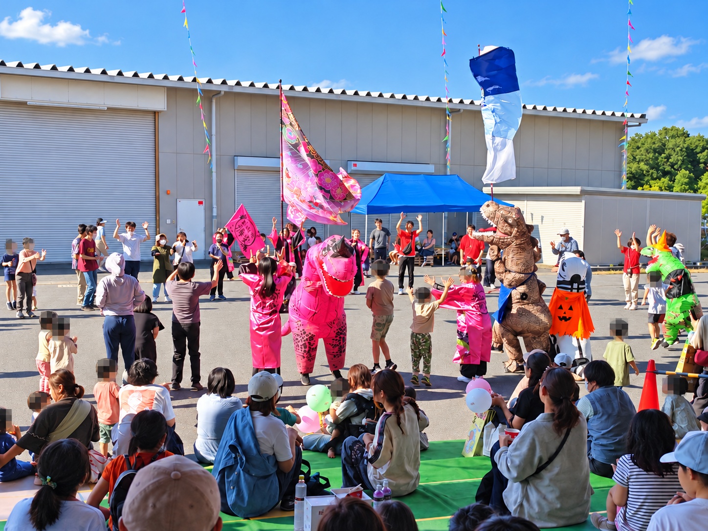 子どもたちも輪に入って踊りました